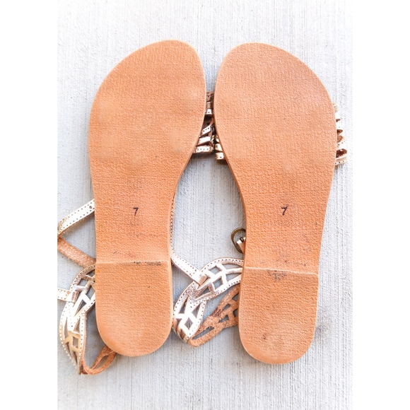 Kimchi Blue Gold Leather Sandals Size 7 - Picture 2 of 3